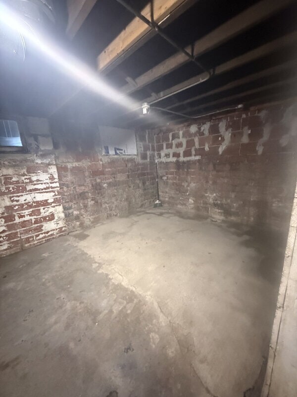 Building Photo - 2824 Des Moines St