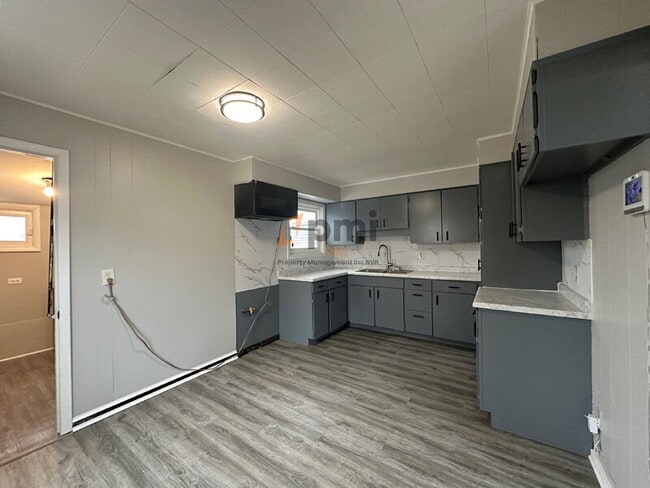 Building Photo - 3340 Kenwood St