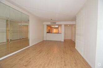 Building Photo - Meridian Unfurnished 2 Bed | 2 Bath Top Fl...