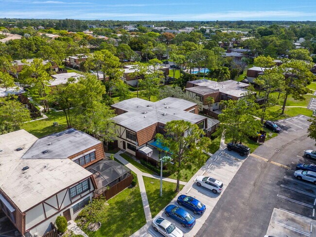 Building Photo - 111 Weybridge Cir