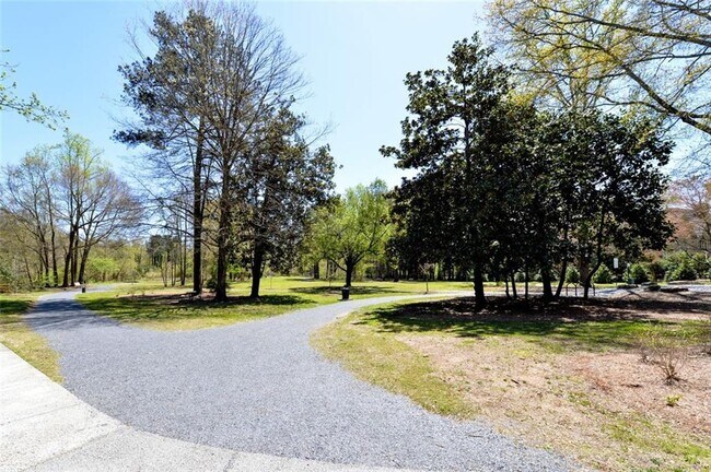 Building Photo - 310 Windsor Gate Cove NE