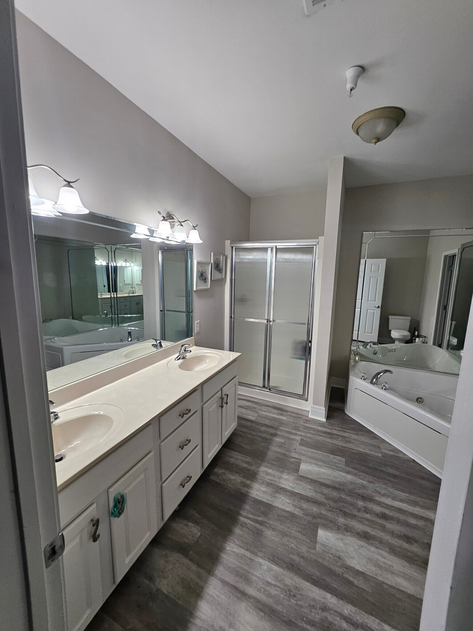 Building Photo - 230 Plaza Gardens Ct