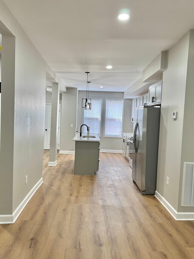 Building Photo - 2216 Whittier Ave