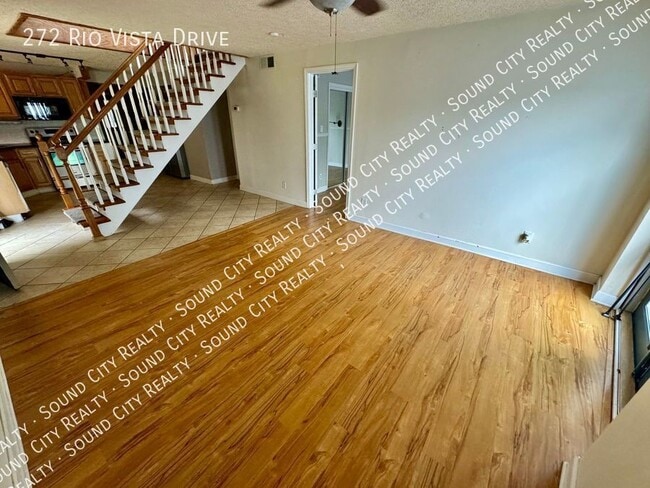 Building Photo - 272 Rio Vista Dr