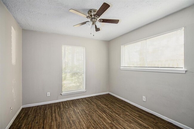 Building Photo - 22807 Canyon Lake Dr