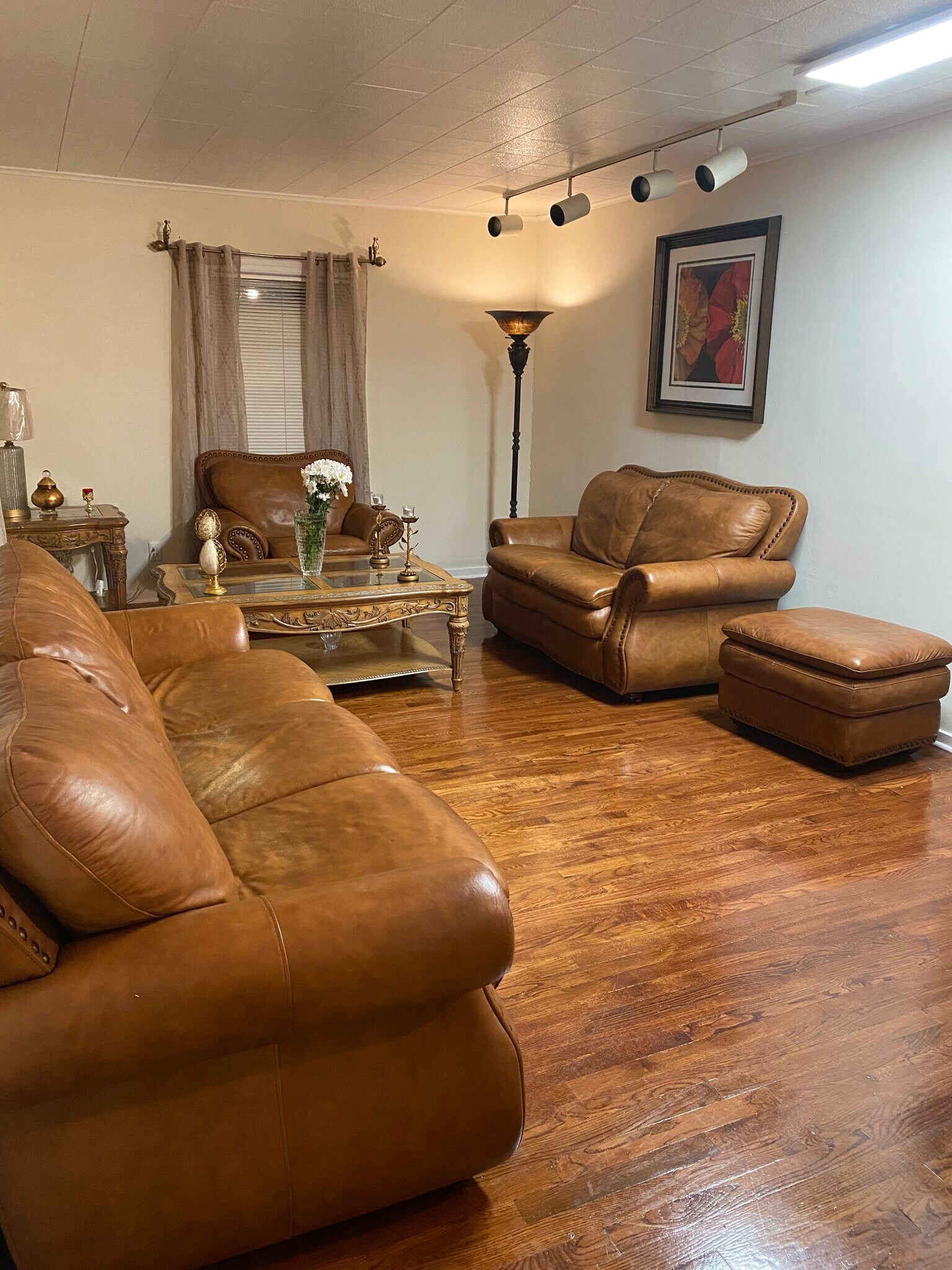 Building Photo - 95 Sycamore Ave