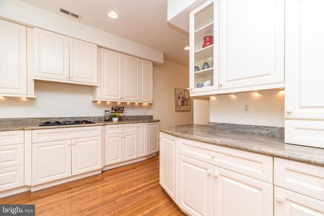 Building Photo - 5812 Hickory Hollow Ln