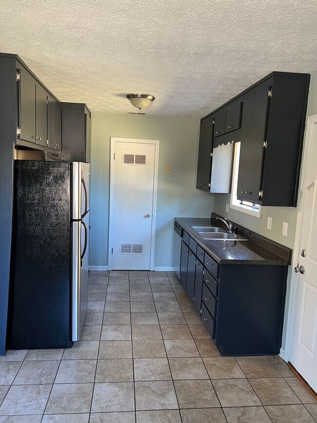 Building Photo - 97 Evergreen Ln