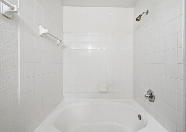 Building Photo - 4240 Summer Landing Dr