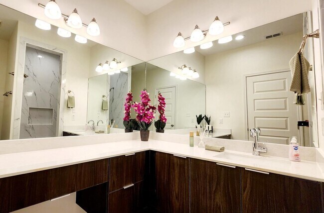 Building Photo - 5702 Moses Lp