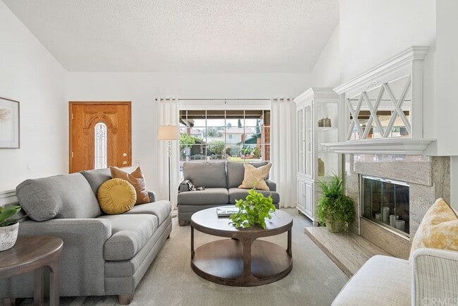 Building Photo - 2650 Altamira Dr