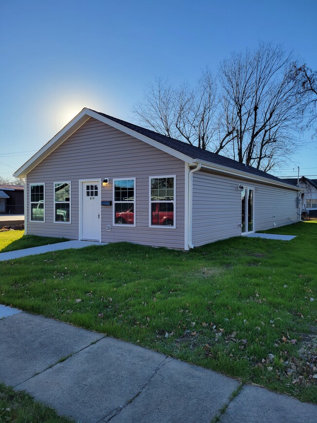 Building Photo - 618 N Tom St