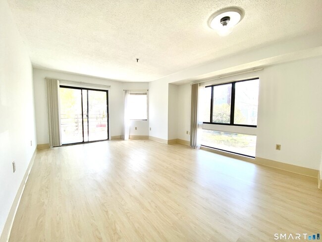 Building Photo - 1204 Whitney Ave