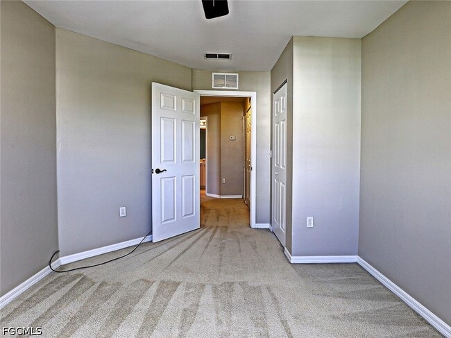Building Photo - 3647 Pine Oak Cir