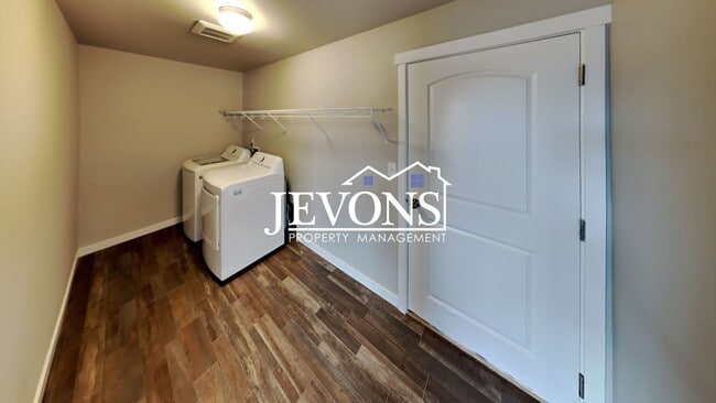 Building Photo - $500 Off on the First Month!! Enchanting 2020-built single-family home in Yakima