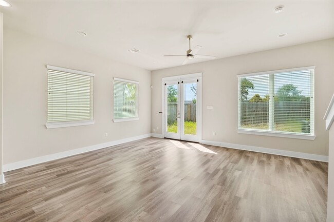 Building Photo - 2509 Des Chaumes St