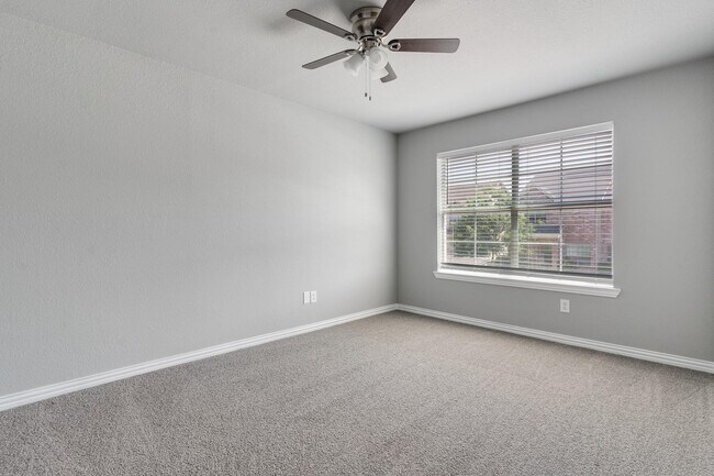 Building Photo - 2336 Homewood Ln