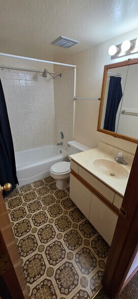 Building Photo - 24 N Mesa Dr