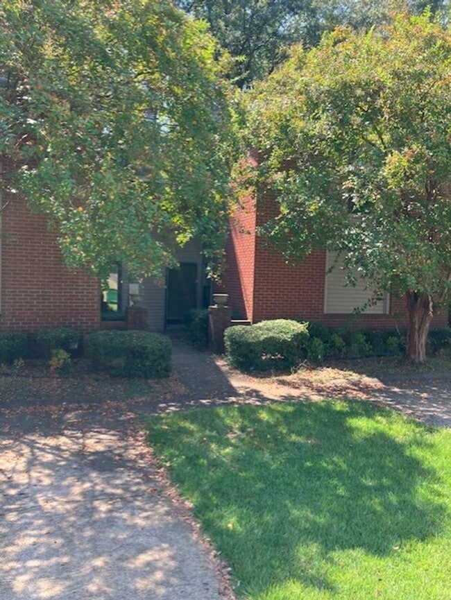 Primary Photo - 1807 Holmes St