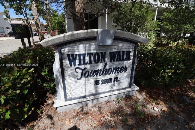 Building Photo - 609 NE 28th St