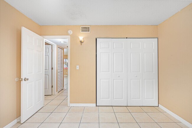 Building Photo - 2 Bedroom at Acqua Condominium