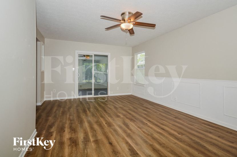 Building Photo - 4824 Ossington Ct