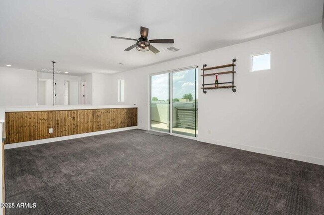 Building Photo - 1221 E Paseo Way