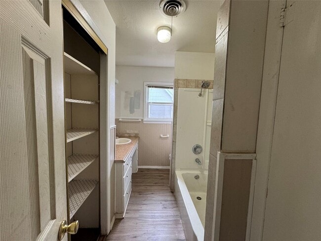 Building Photo - House for Lease in Denison