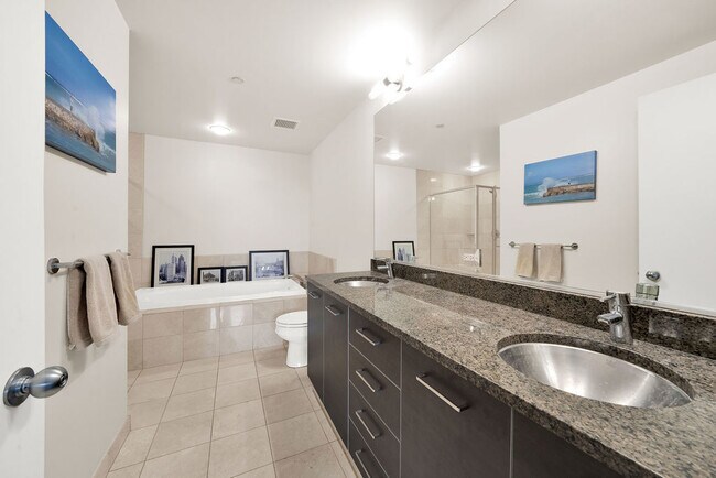 Building Photo - 910 W Huron St