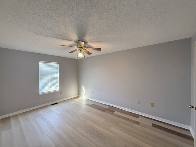 Building Photo - 13001 Virginia Ct