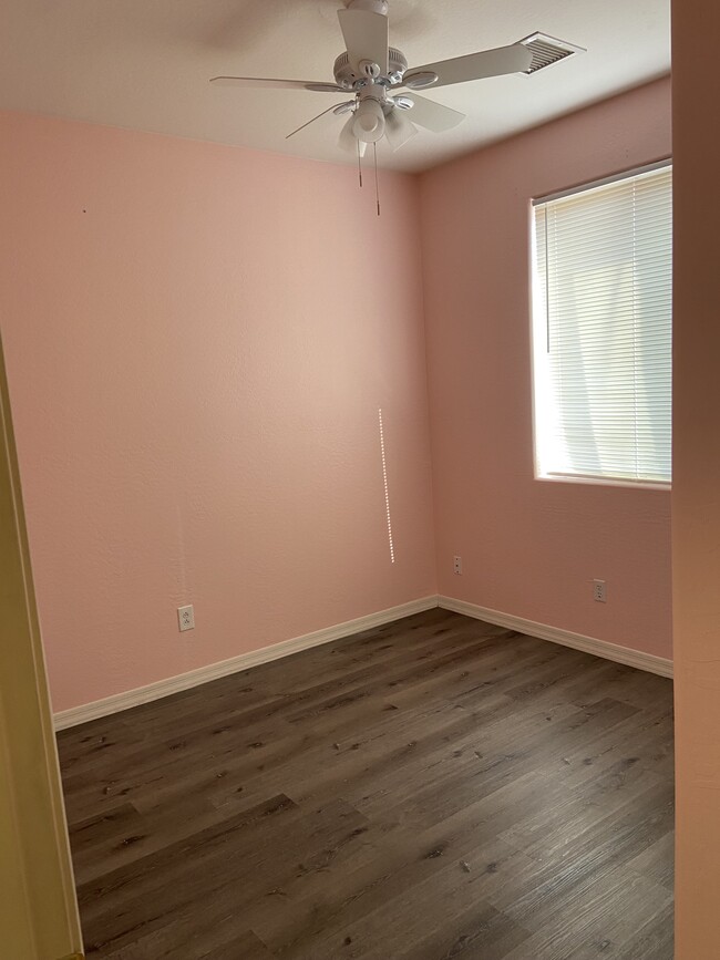 Building Photo - 8057 N Command Point Dr