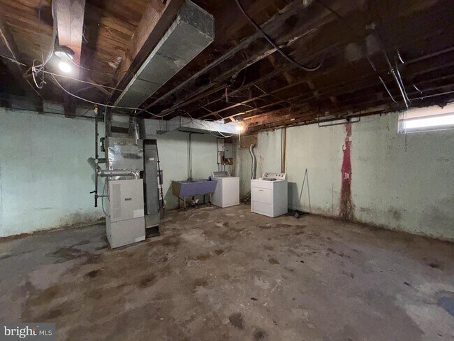 Building Photo - 1709 S 29th St