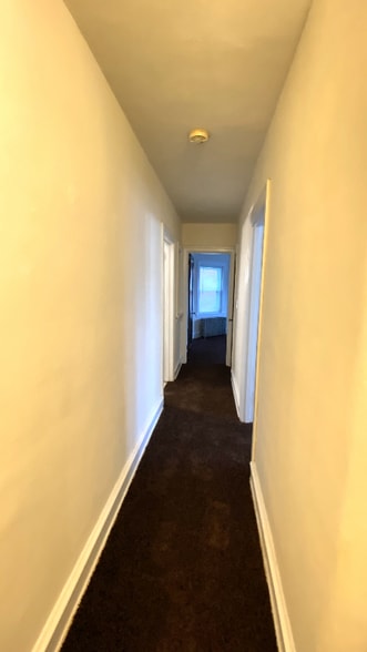 Building Photo - 300 W 31st St