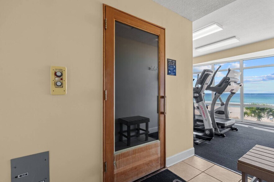 Building Photo - 10625 Front Beach Rd