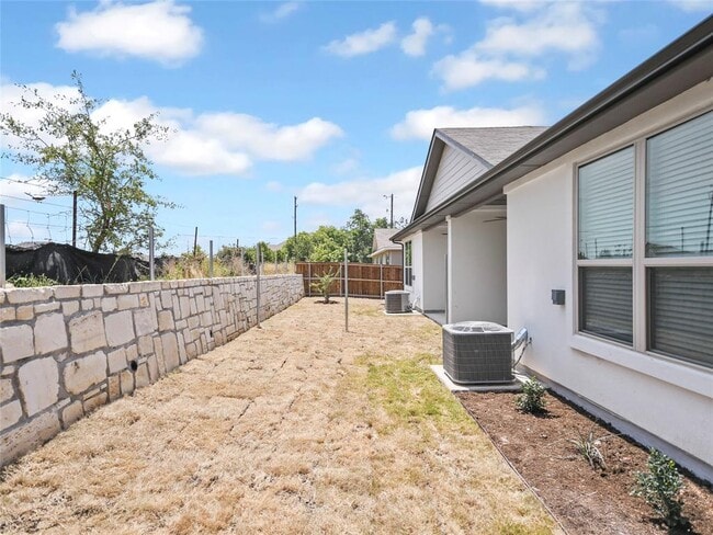 Building Photo - 408 Parkline Dr