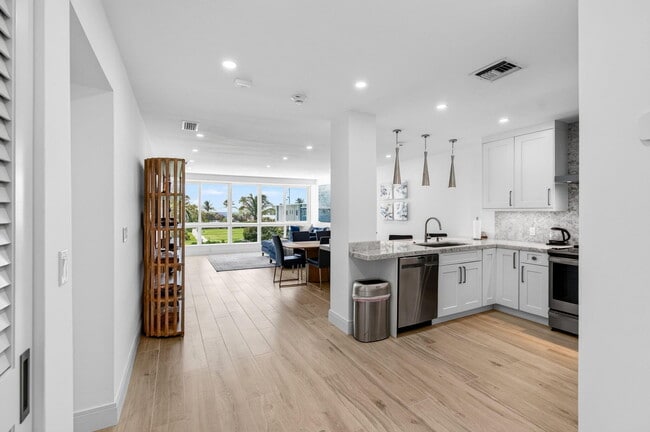 Building Photo - 120 N Ocean Blvd