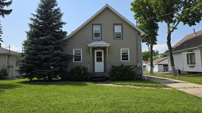 Primary Photo - 826 Tayco St