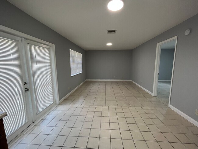 Building Photo - 3/2 Home For Rent- Palm Springs FL