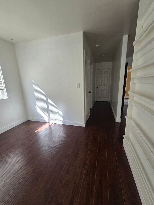 Building Photo - 3 BR 2 BA Available Now