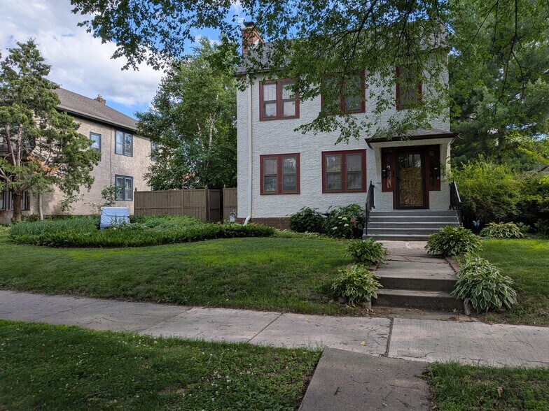 Building Photo - 2112 Hartford Ave