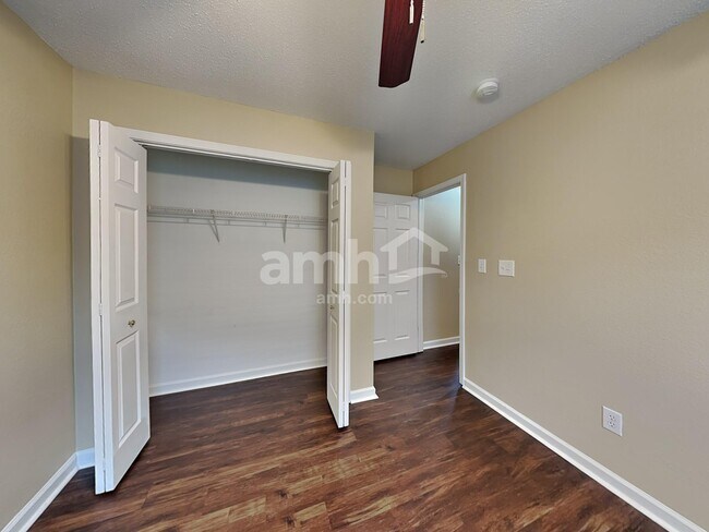 Building Photo - 5452 Wood Hollow Dr