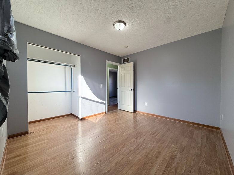 Building Photo - 5840 Monticello Dr