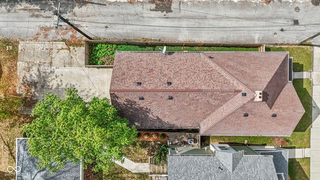 Building Photo - 721 E 23rd St