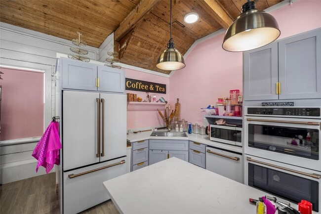 Building Photo - 1801 Avenue L