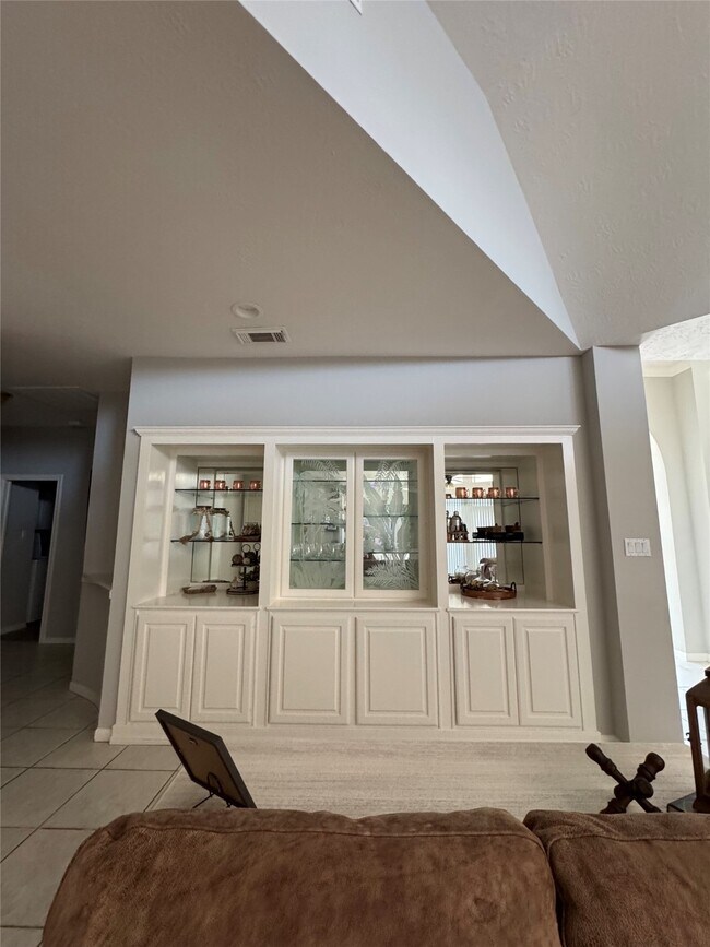 Building Photo - 14024 Shoreline Dr