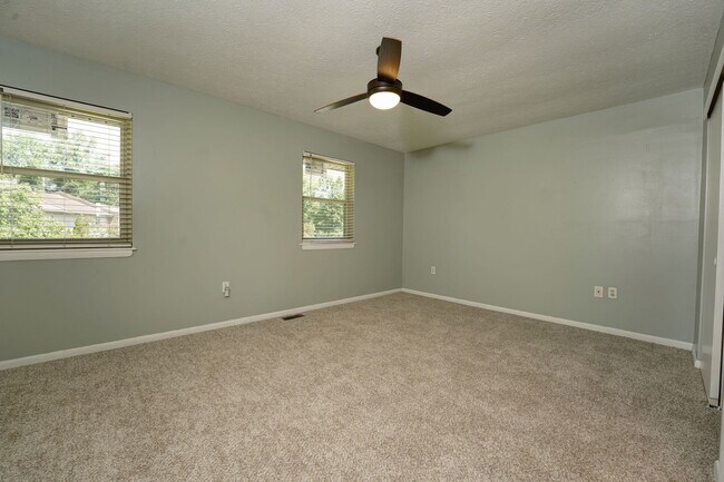 Building Photo - 203 Walker Dr