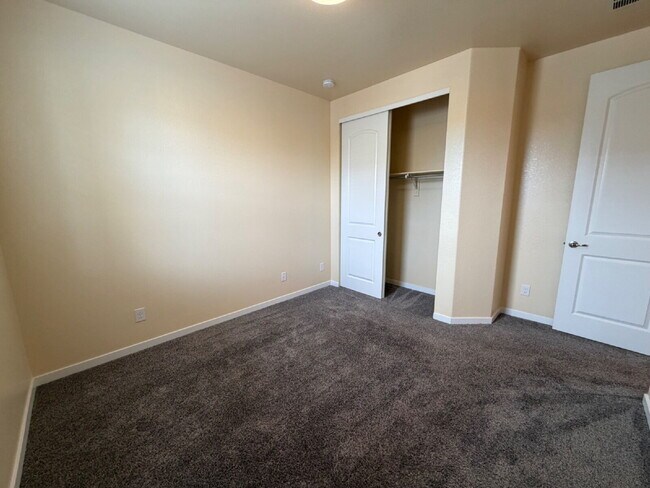 Building Photo - "Charming 3-Bed Brighton Home with Granite Touches & Cozy Fireplace!"