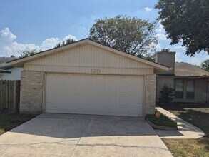 Building Photo - 120 Friendswood Path