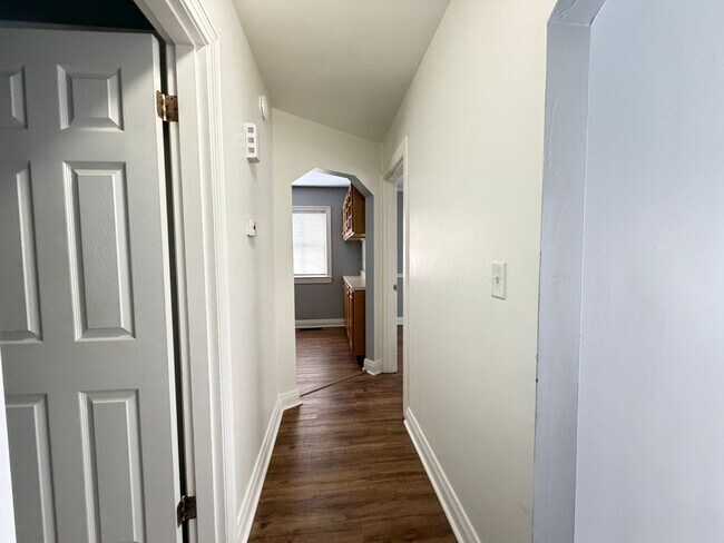 Building Photo - 206 Kenoak Dr