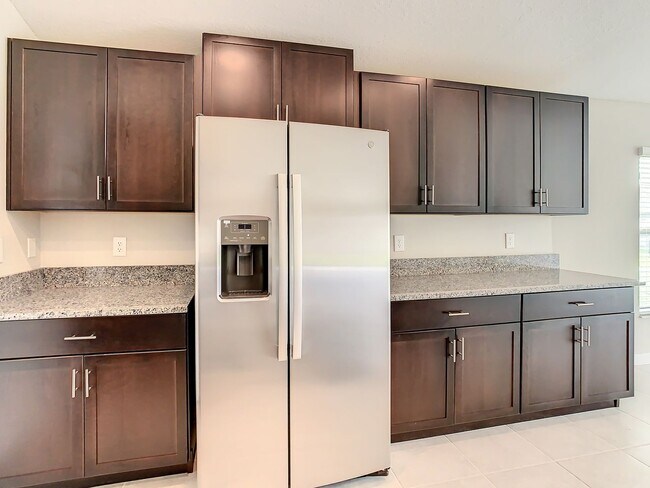 Building Photo - Beautiful 4 bedroom 2.5 bathroom Single Family House! Like new!